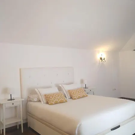 Willa Sunset Hadas Candelaria